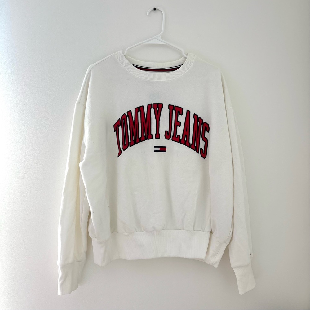 white vintage tommy hilfiger crewneck sweatshirt